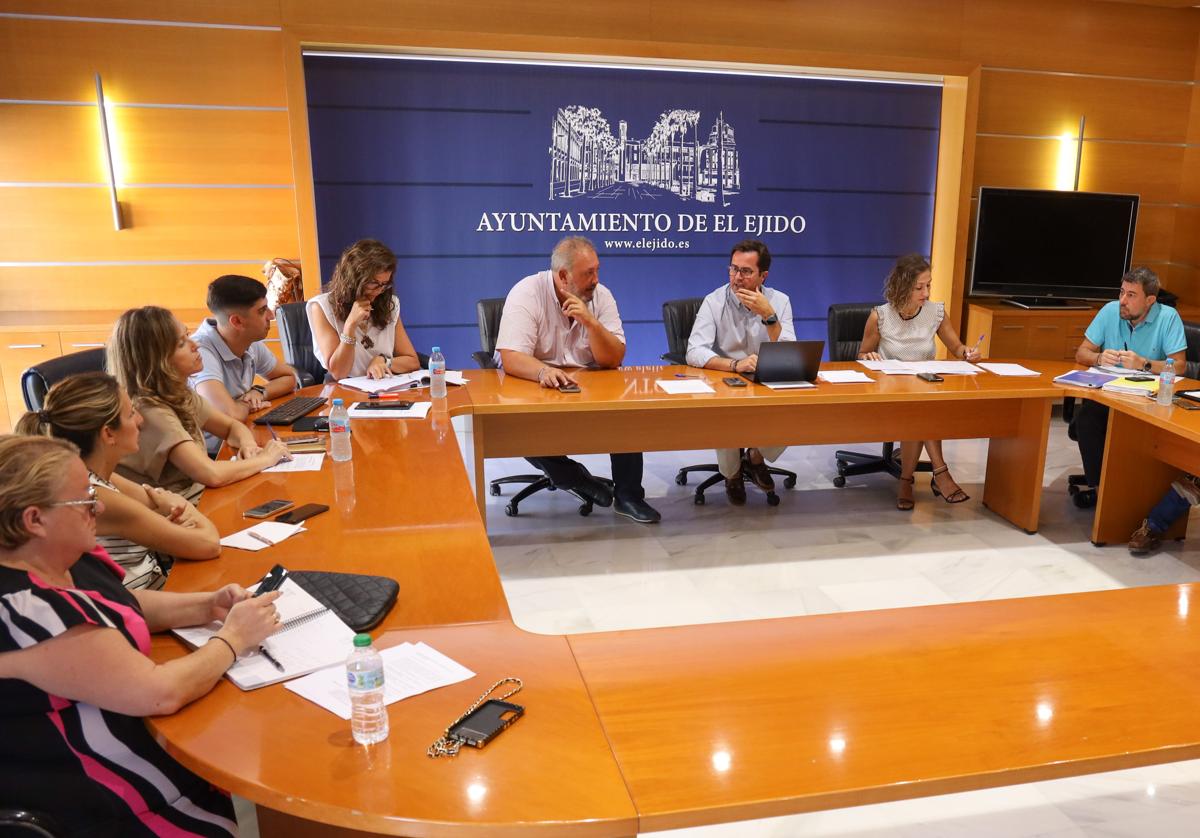 La Junta de Gobierno aprueba el suministro de 86 chalecos antibalas para los agentes de la Policía Local.
