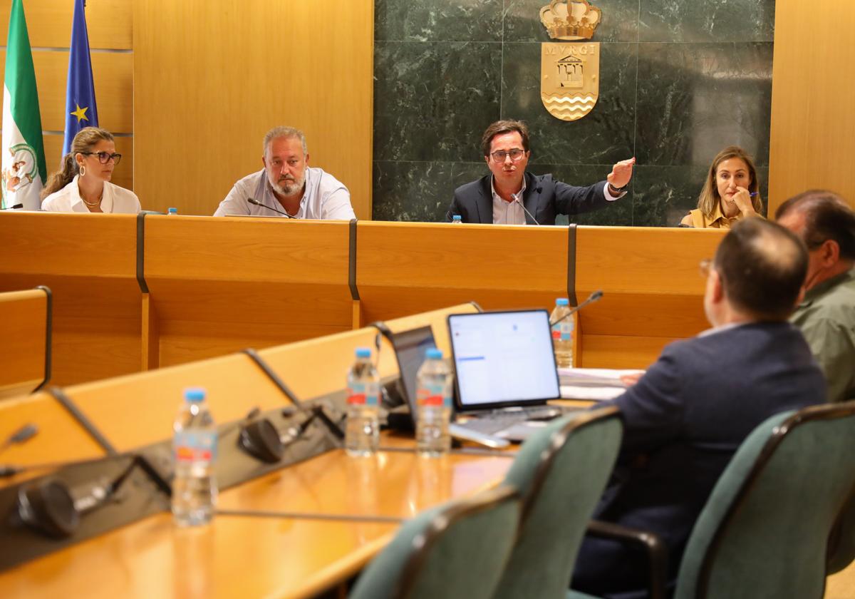 Un momento del Pleno en el Ayuntamiento de El Ejido.