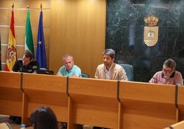 El concejal de Educación, Javier Rodríguez, en el Salón de Plenos del Consistorio ejidense.