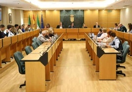 El Pleno Municipal se celebra en el Ayuntamiento con la representación de PP, PSOE y Vox.