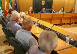 El Consejo de Mayores se celebra en el Ayuntamiento de El Ejido y cuenta con la presencia del alcalde.