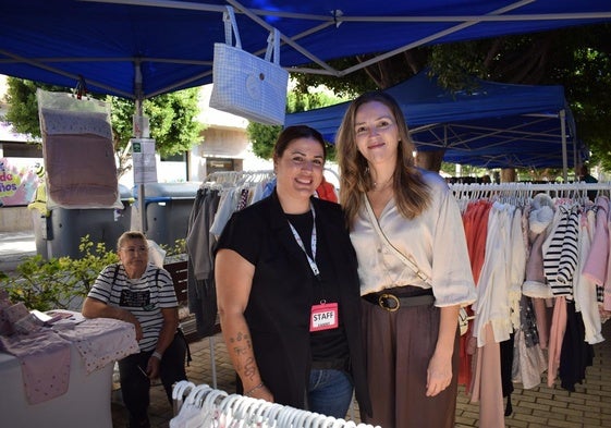La concejala de Comercio, María Herminia Padial, recorrió el espacio junto a Loli Sampedro.