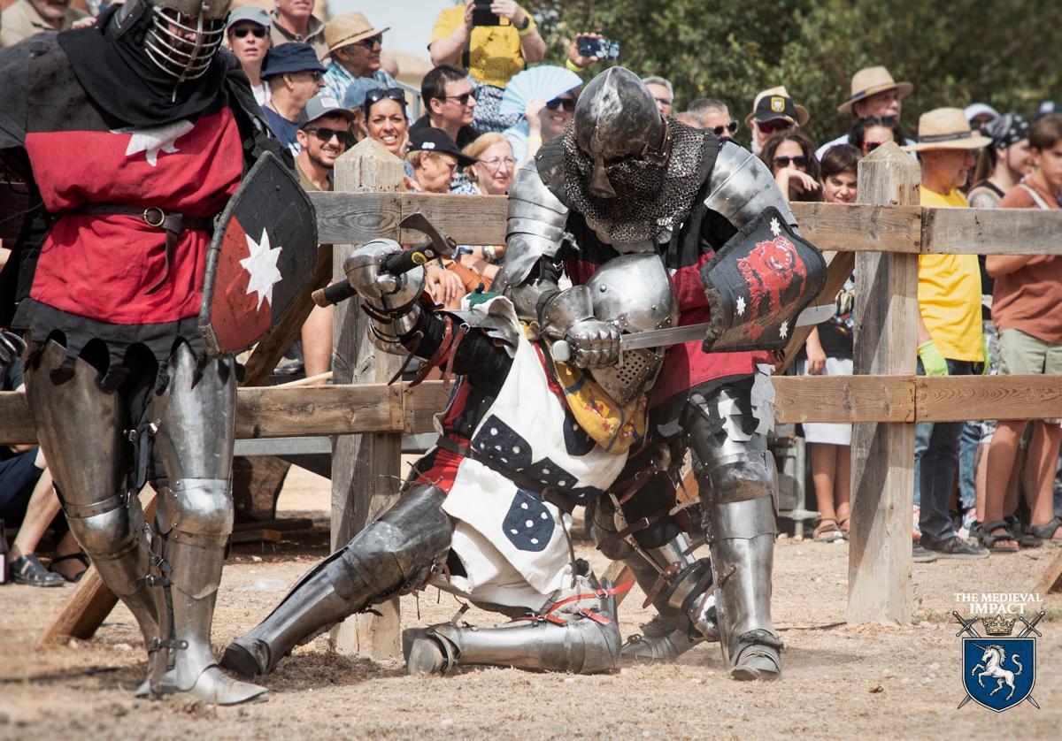 Una escena de lucha medieval.