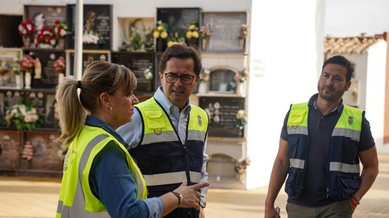 Operativo especial de embellecimiento y limpieza en cementerios de El Ejido por Todos los Santos