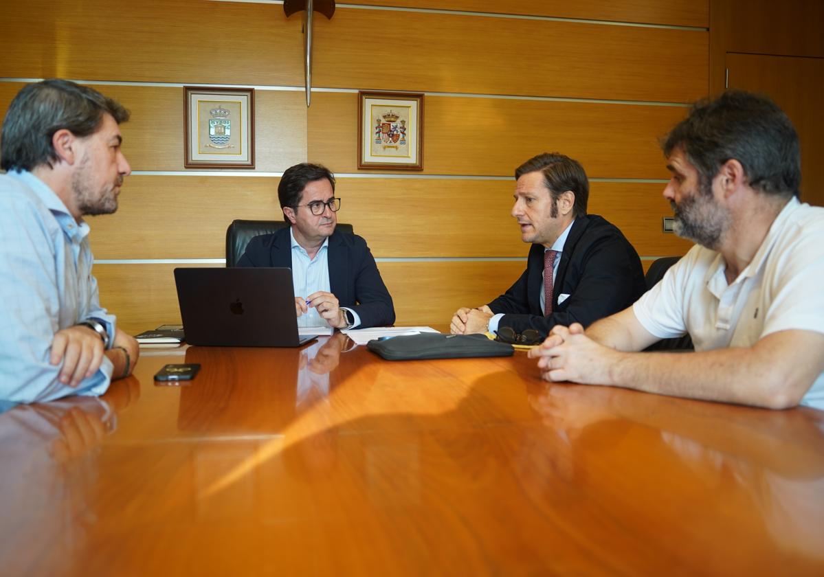 El alcalde de El Ejido pide al Gobierno un estudio de viabilidad del tren de cercanías para el Poniente