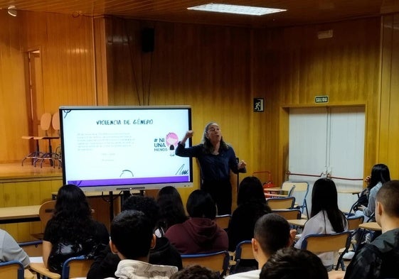 Una de las actividades que están siendo impartidas en un centro educativo del municipio.