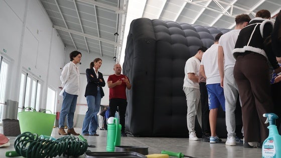 Estudiantes reflexionan sobre micromachismos en un escape room