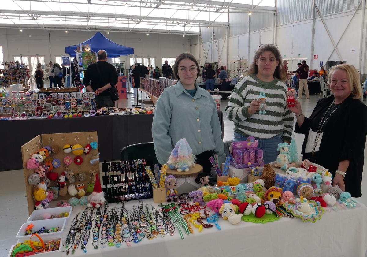 Uno de los puestos que se encuentran en la Nave de Ejidomar durante estos días en el municipio.