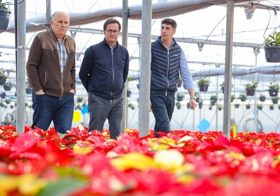 El alcalde, Francisco Góngora, y el edil de Agricultura, Manuel Martínez, han visitado el vivero Joepasur.