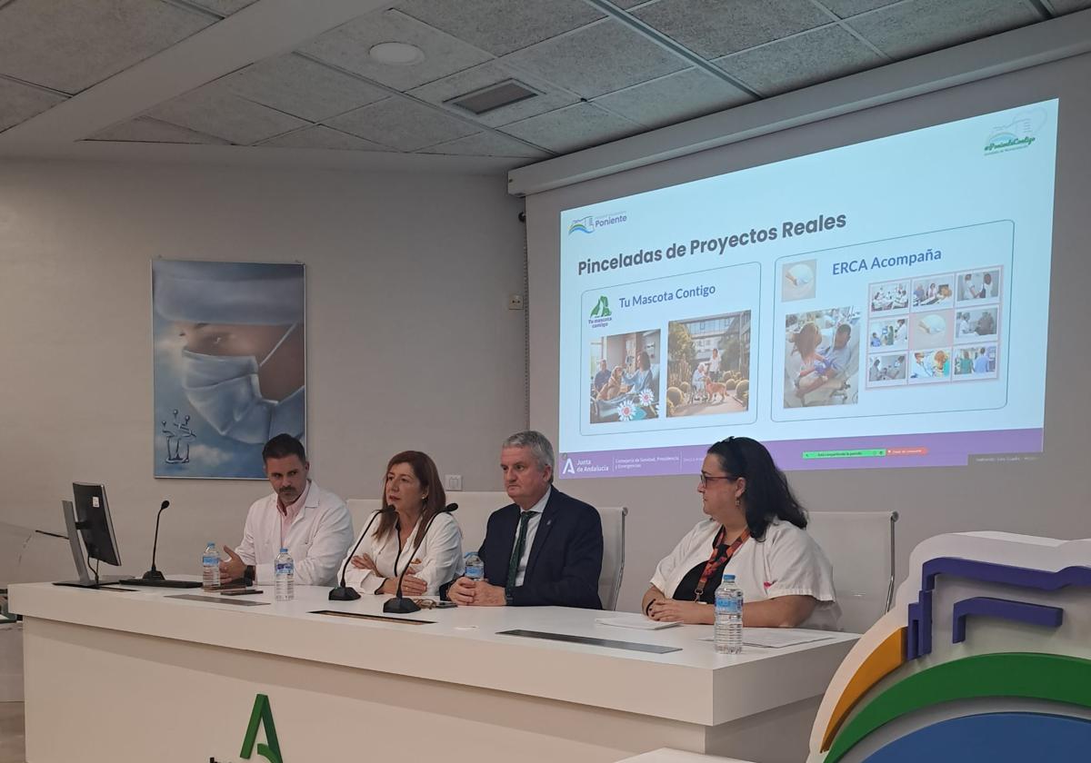 Uno de los momentos de la jornada en el Hospital Universitario Poniente en El Ejido.