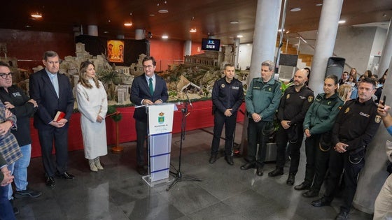 Medio millar de piezas de barro cocido y luces led para el Belén Municipal de El Ejido