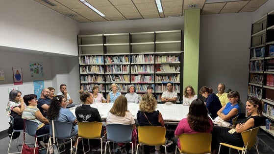 Clubes de lectura de El Ejido y Las Norias cierran con dos obras extranjeras