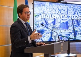 El alcalde de El Ejido ha destacado que «desde 2011 se ha reducido la deuda de 428 a 98 millones de euros».