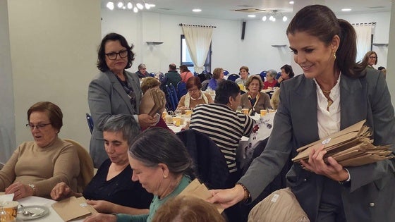 Los talleres de Memoria de Servicios Sociales de El Ejido finalizan con entrega de agendas y un desayuno