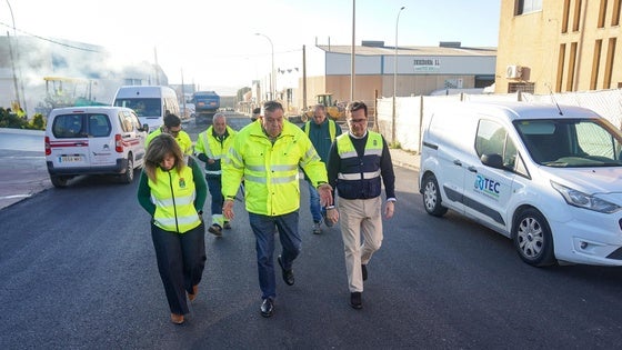 El Ejido trabaja en el asfaltado del Polígono de La Redonda