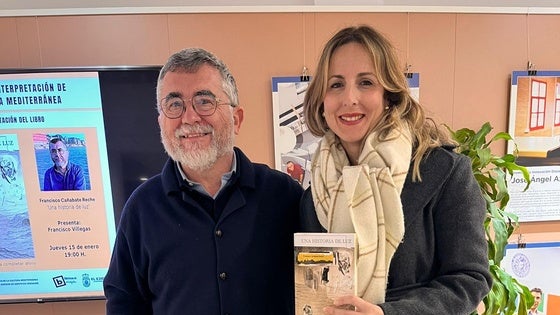 Francisco Cañabate presenta su última novela 'Una Historia de luz' en El Ejido