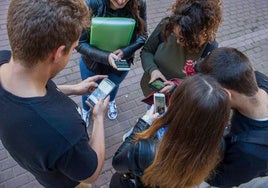 Advierten de problemas de ansiedad, vacío y baja autoestima en adolescentes por el uso adictivo de redes sociales