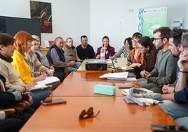 El Centro de Usos Múltiples de Tarambana ha acogido la reunión de constitución, con la presencia de la concejal de Servicios Sociales.