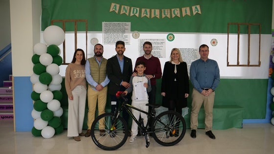 Antonio Moya del CEIP Almerimar, premiado en el XXIV Certamen Literario Escolar