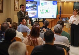 El alcalde se reúne con los vecinos para dar a conocer las obras.