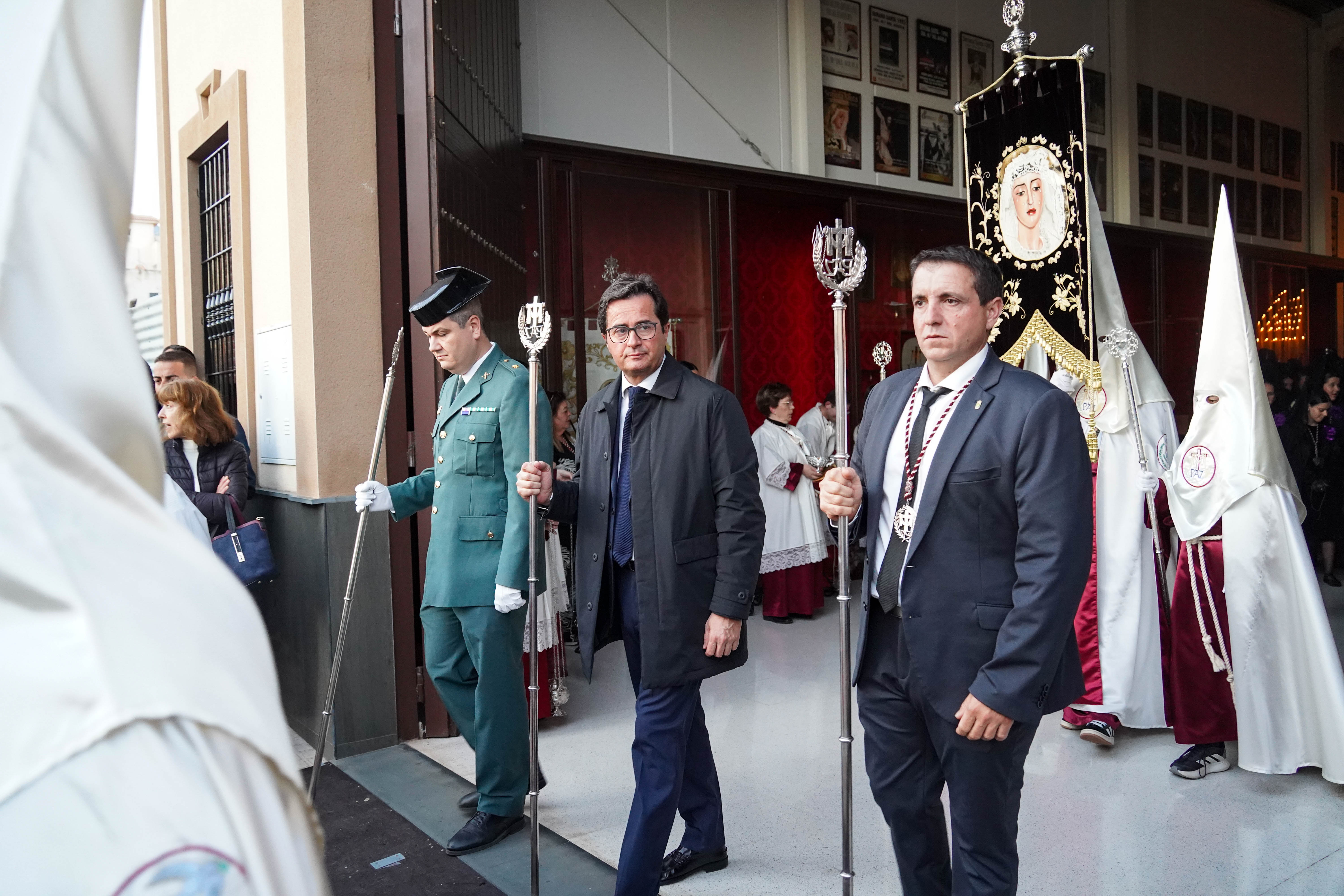 La Hermandad del Santísimo Cristo de la Paz de Nuestra Señora de los Dolores recorren las calles de Santa María del Águila
