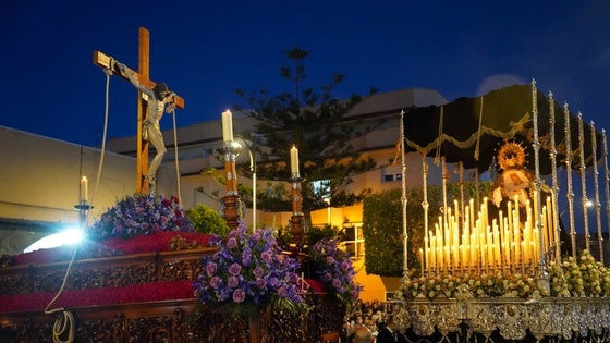 La Hermandad del Santísimo Cristo de la Paz de Nuestra Señora de los Dolores recorren las calles de Santa María del Águila