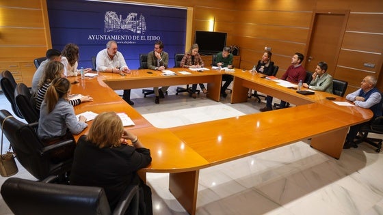 El Ejido aprueba el suministro de equipamiento de playa para la temporada de verano 2026