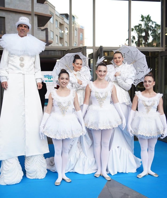 Imagen secundaria 2 - El Ejido levanta el telón de su 49º Festival de Teatro con una gala magistral que abraza el circo y la música