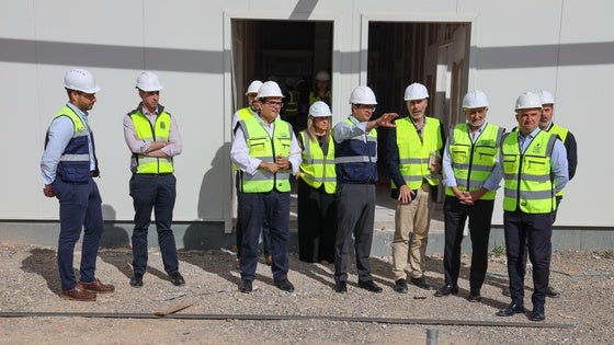 Diputación y Ayuntamiento visitan las obras de los pabellones de El Ejido y Almerimar