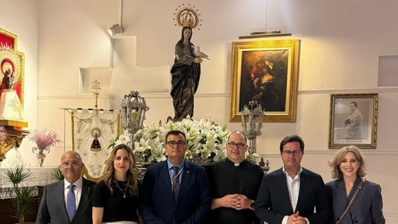 La Loma de la Mezquita realiza una procesión en honor a Santa María