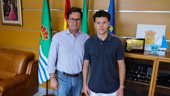 Góngora recibe al alumno del IES Murgi que ha conseguido la mejor nota de la provincia en la PAU