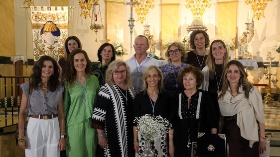 Nuria Victoria toma posesión como Hermana Mayor de la Hermandad de la Divina Infantita