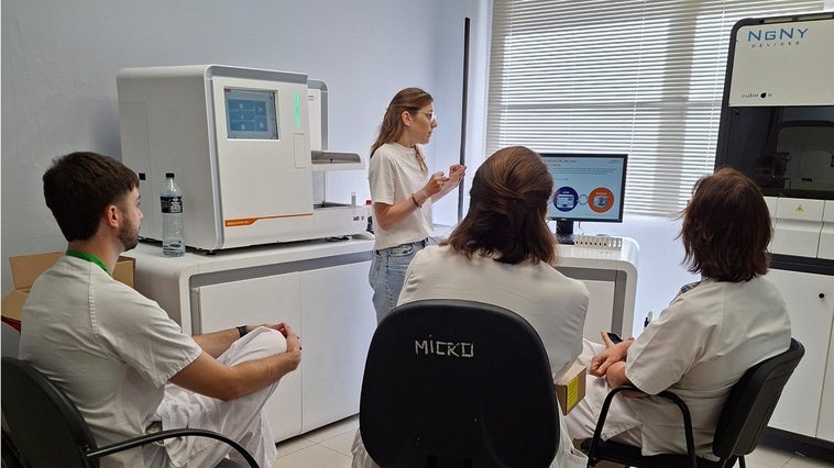 El Hospital de Poniente inicia la renovación integral del laboratorio clínico