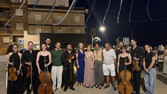 Balerma vive una noche marina 'A la luz de las velas' con un variado repertorio musical