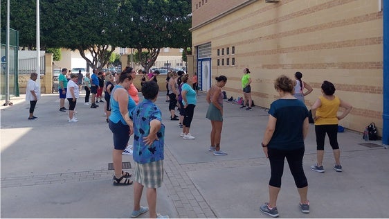 Casi 300 personas participan en la gimnasia de mantenimiento de El Ejido