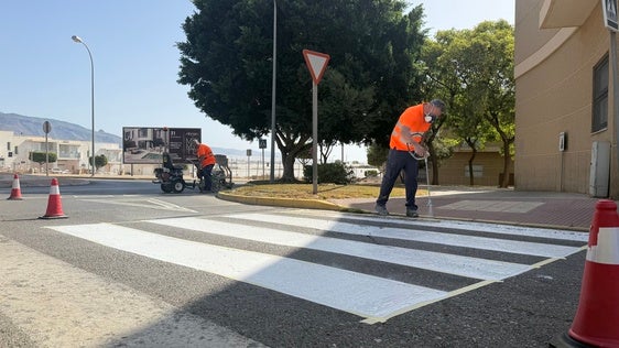 El Ejido mejora los entornos de centros escolares de cara a la vuelta al cole