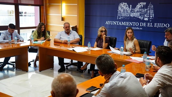 El Ejido aprueba el suministro de vestuario de la Policía Local por más de 207.000 euros