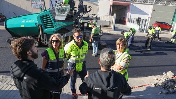 El Ejido avanza en las obras del IV Plan de Refuerzo con pavimentación del Polígono de Ciavieja y aparcamientos del cementerio