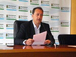 Rivera tacha de «tendenciosa» la afirmación del PAL sobre un mal uso de los coches del depósito municipal