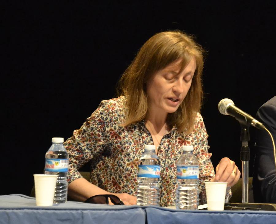 La delegada de Educación pide «tranquilidad y confianza» a los padres de Balerma y Almerimar