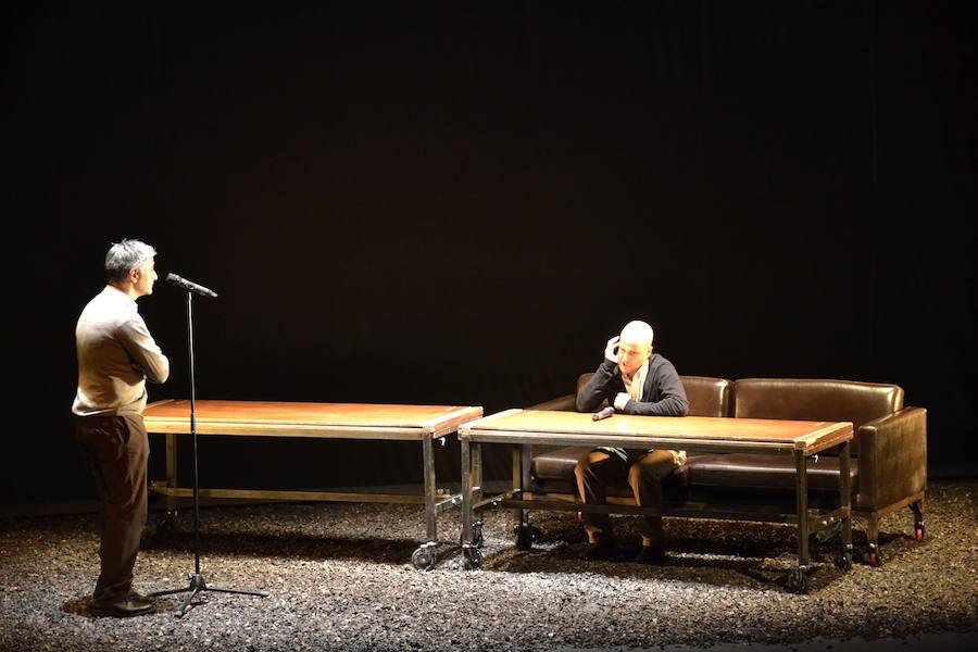 De la mano de Pako Merino y Diego Lorca, Titzina deleitó al público del Festival de Teatro con una obra cargada de realidad y dinamismo. 