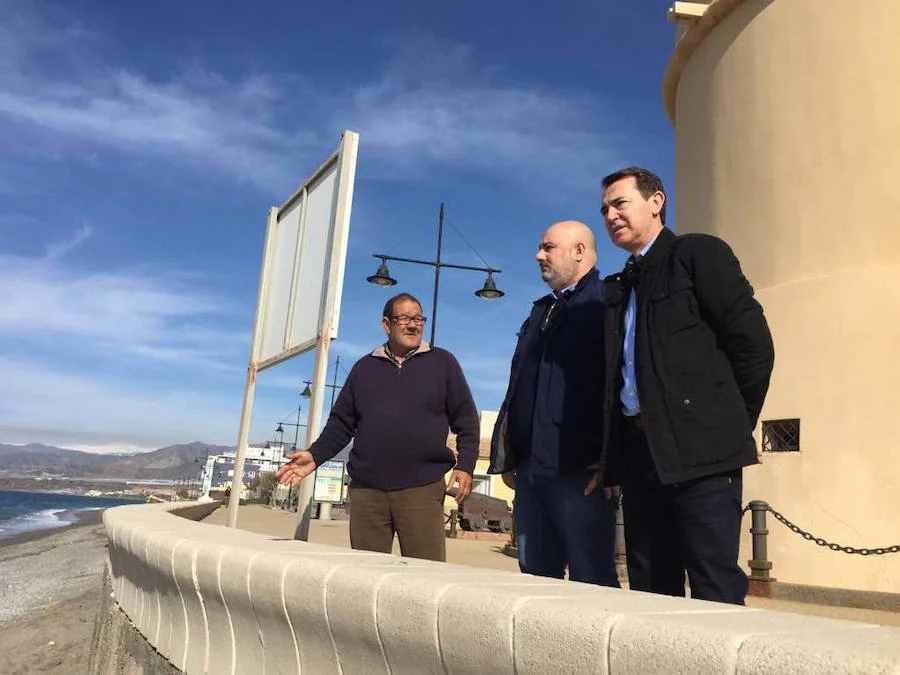 PSOE pide solución para la costa de Balerma y Guardias Viejas, y PP anuncia que llegará en marzo