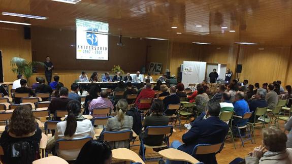 Una de las mesas redondas celebradas en el instituto ejidense. 