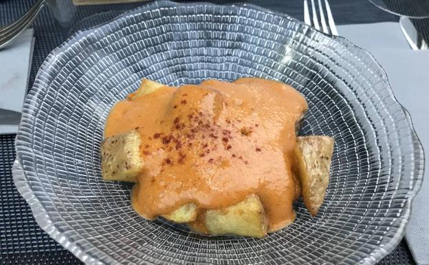 Patatas bravas Atelier.