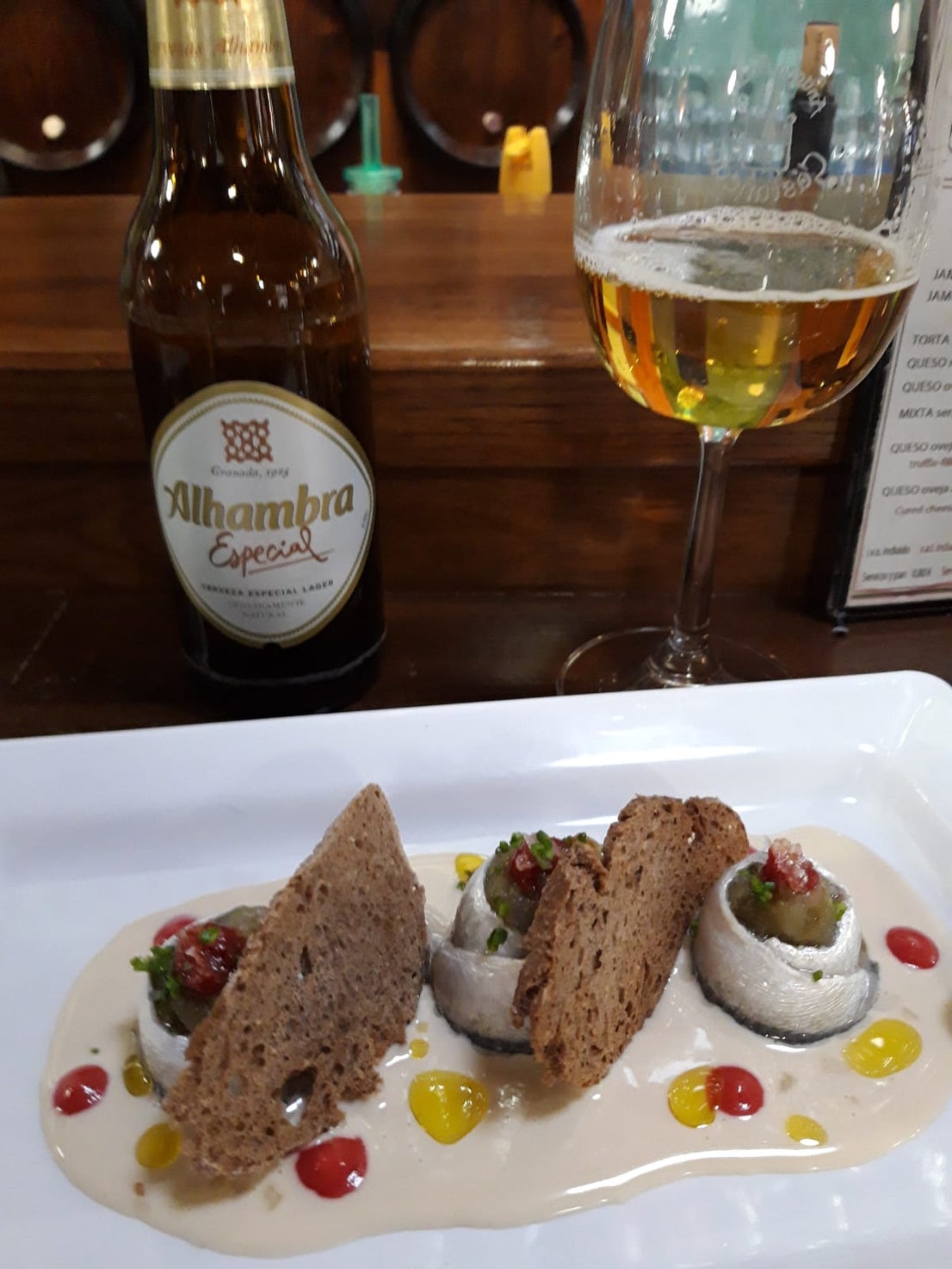 Sardina marinada rellena de tartar de berenjena asada. Antiguas Bodegas Castañeda. Elvida, 5.