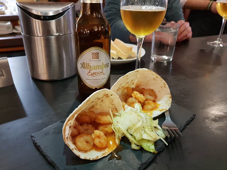 Rollito de gambas en salsa americana. Restaurante La Vianda. Casillas del Prats, 9. 