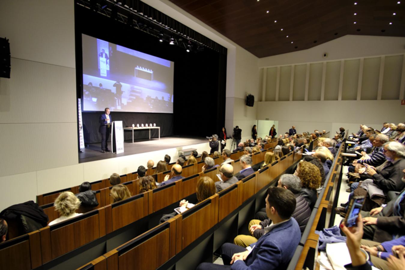 El Centro de Formación Profesional La Inmaculada acoge la entrega de los premios a seis restauradores y establecimientos de la provincia de Granada