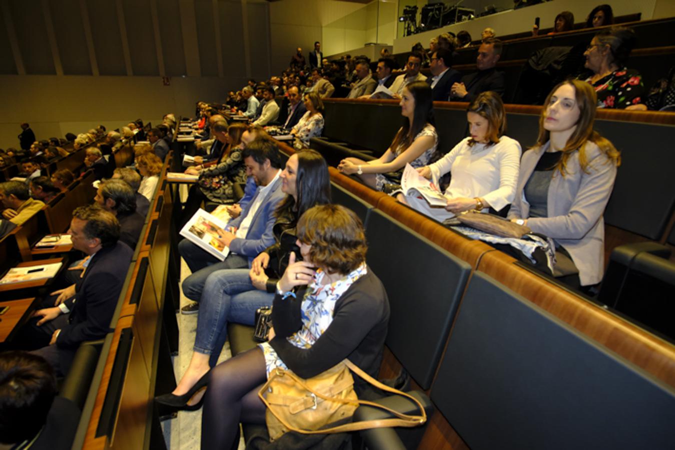 El Centro de Formación Profesional La Inmaculada acoge la entrega de los premios a seis restauradores y establecimientos de la provincia de Granada