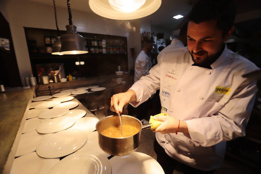 Por segundo año consecutivo el chef del Hotel Miba, José de la Blanca, reunió a casi una veintena de cocineros para conmemorar unas jornadas en honor al cocinero Emilio Cervilla. Una noche para el recuerdo, llena de connotaciones emotivas, pero sobre todo cargada de compañerismo gastronómico.