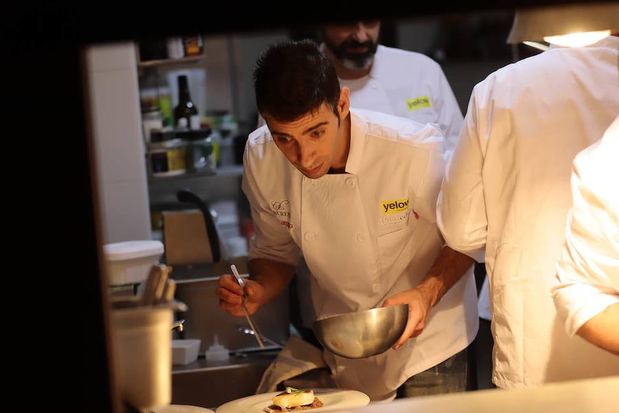 Por segundo año consecutivo el chef del Hotel Miba, José de la Blanca, reunió a casi una veintena de cocineros para conmemorar unas jornadas en honor al cocinero Emilio Cervilla. Una noche para el recuerdo, llena de connotaciones emotivas, pero sobre todo cargada de compañerismo gastronómico.